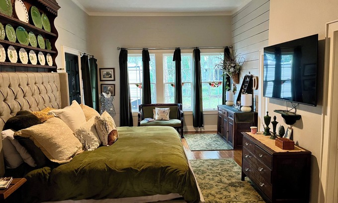 Livingston Casa | Cozy 1-bedroom house with WiFi and AC in charming Livingston