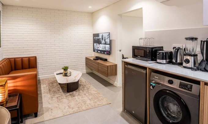 Ikoyi Casa | Cozy 1-Bedroom in Dolphin Estate, Ikoyi with Wi-Fi, DSTV & Modern Amenities