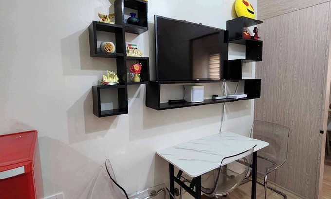 Novaliches Apartamento | Cozy 1-Bedroom in Trees with Netflix, WiFi, Mini Speaker Karaoke with dual Mic