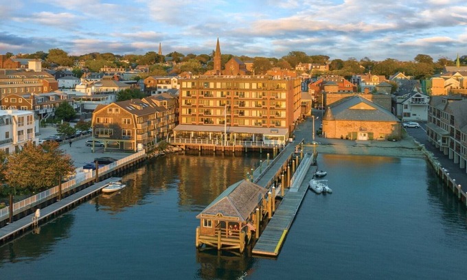 Newport Complejo | Cozy 1-bedroom Inn on Harbor Thames St