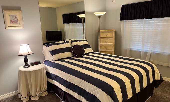 Indian Shores Condominio | Cozy 1-bedroom oceanfront condo in delightful Indian Shores Florida