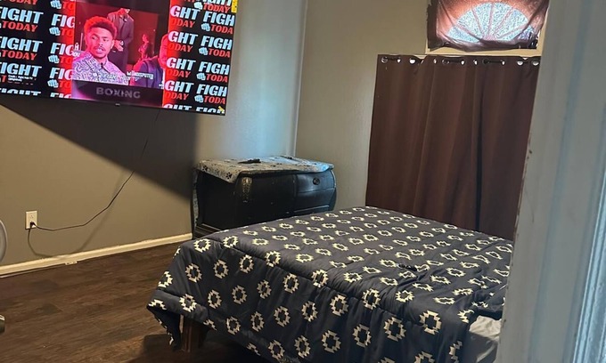 Norfolk - Virginia Beach Casa | Cozy 1-bedroom townhome in awesome Virginia Beach with WiFi, AC. The shared home