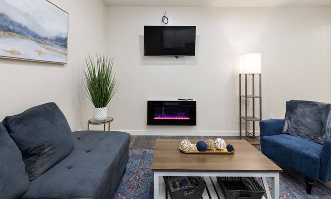 Point Loma Heights Apartamento | Cozy 1 BR Apt near beach..ocean breeze...brand new washer/dryer stove, parking.