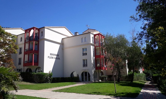 Lamalou-les-Bains Apartamento | Apartamento Luminoso en Planta Baja cerca de los Baños Termales con WiFi y Acepta Mascotas