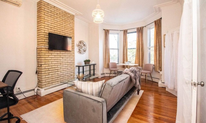 Central Village Apartamento | Cozy 1Bed, 1Bath in Brookline, MBTA