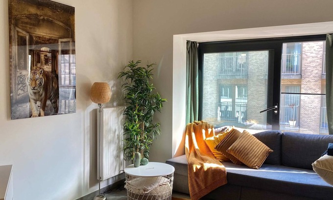 De Kaaien Apartamento | Cozy 1BR City Centre Near Meir Shopping by Oneluxstay