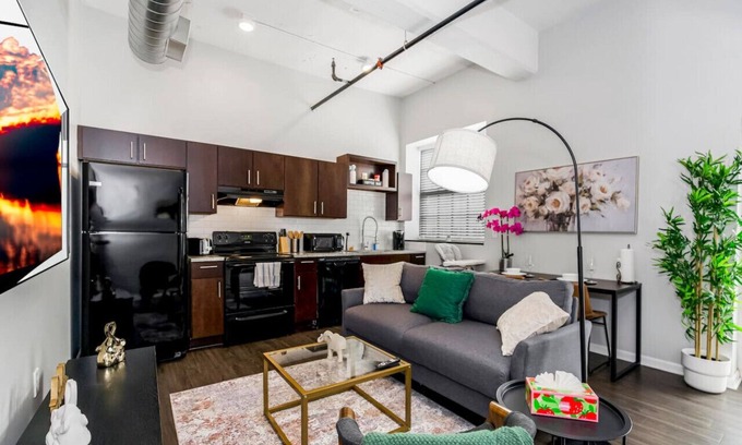 Downtown Kansas City Apartamento | Cozy 1BR Near Arrowhd & TMobile Parking, Rooftop