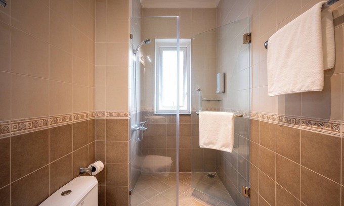 District 3 Apartamento | Cozy 1BR Serviced Apartment in vibrant Hồ Chí Minh City Center Next to Park