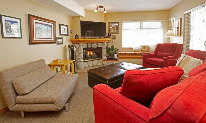 Whistler Creekside Apartamento | Cozy 1BR: Sleeps 4,Pool,Hot Tub,BBQ,Free Parking & Near Valley Trail!