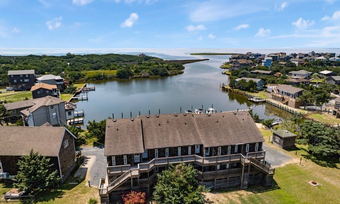 Avon Condominio | Cozy 1BR Soundfront Condo | King Bed & Sunset Views