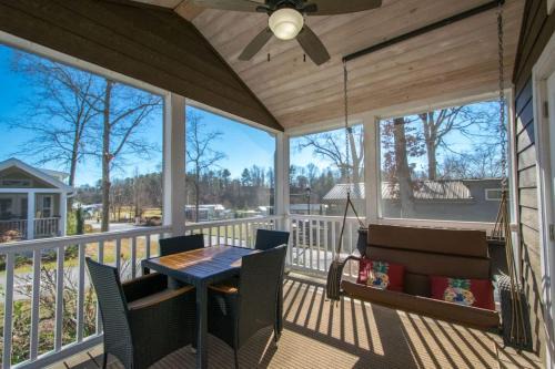 Upward Casa | Cozy 1BR Tiny Home with Pool Access and Free Tix