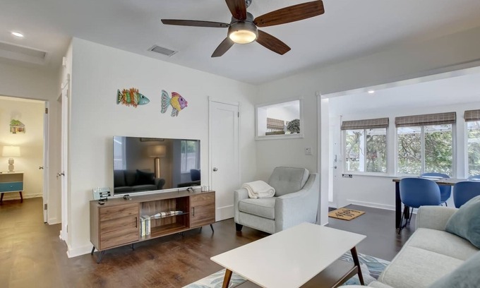 Downtown Fort Lauderdale Cabaña | Cozy 2/1, Close to Las Olas/Beach, Port, FLL