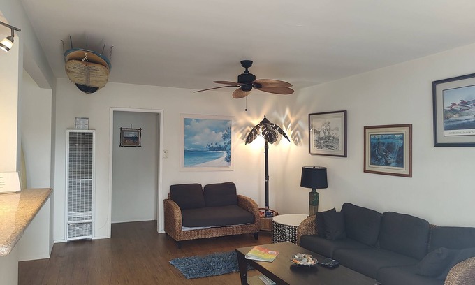 Fort MacArthur Casa | Cozy 2/1 house in charming San Pedro Point Fermin LA with AC, W/D, fenced yard
