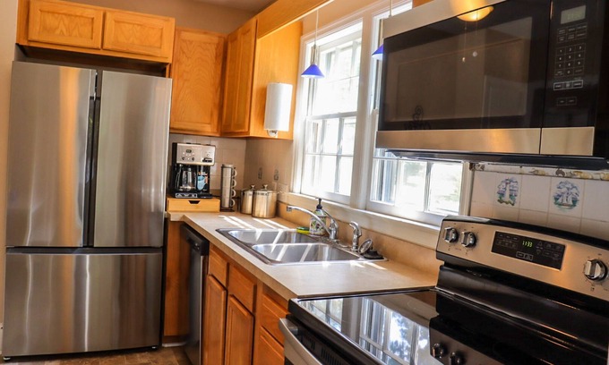 Greensboro Casa | Cozy 2/1 House in Quiet Greensboro Neighborhood