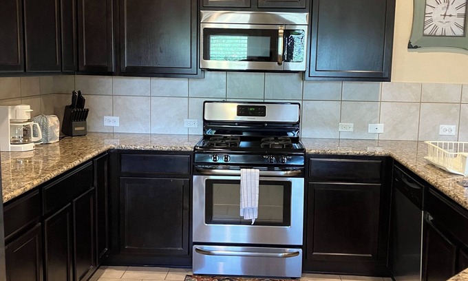San Antonio Casa | Cozy 2 Bd/2 Ba Home in Quiet Neighborhood – 15 min to Ft Sam Houston & Riverwalk