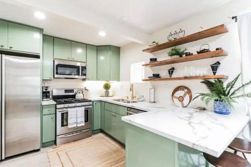 Santa Clarita Casa | Cozy 2 bdrm Home in the Heart of SCV near Six Flags