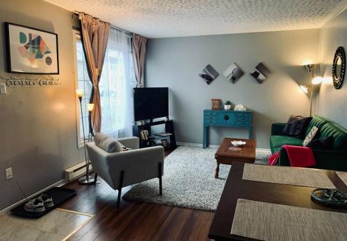 North End Apartamento | Cozy 2-BDRM, Mid Floor, Backyard