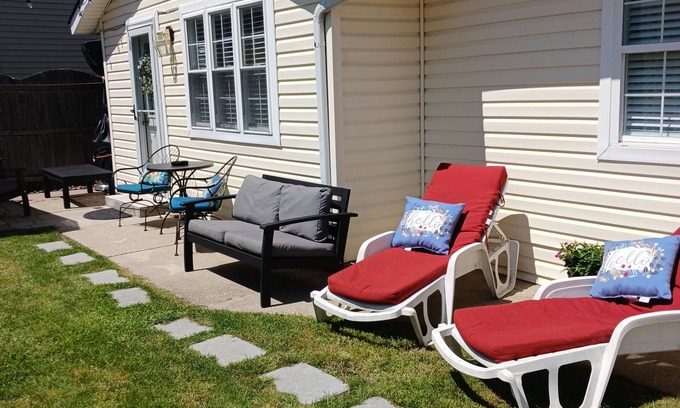 Cape May - Wildwood Cabaña | Cozy 2 bed, 1 full bath private cottage, 10 min. walk to Wildwood beach & boards