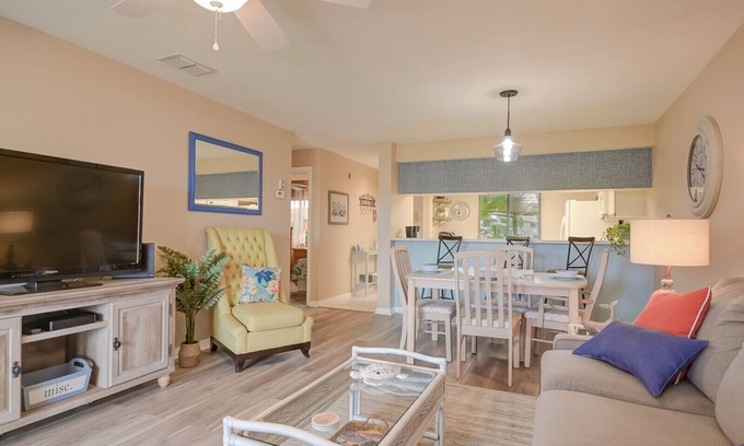 Biggar Condominio | ☀️Cozy 2 Bed 2 Bath, Ground Floor w/ Lake View 10 Mins to Airport /Pool & Jacuzzi