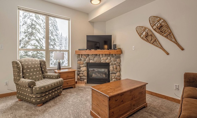 Silver Star Mountain Condominio | Cozy 2 bedroom/1 bathroom condo steps away from the skiway & Silver Queen Chair
