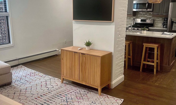 Upham's Corner Condominio | Cozy 2 Bed Condo with 2 Parking Spots and Washer-Dryer