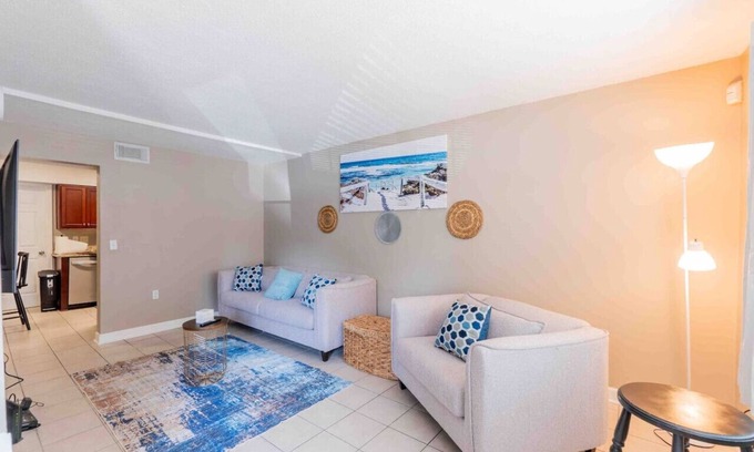 Fort Walton Beach Apartamento | Cozy 2-Bed Townhome- Extended Stay