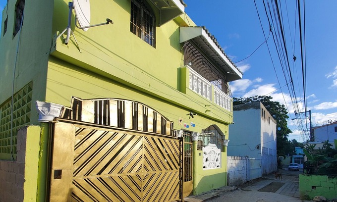 Villa Mella Apartamento | Cozy 2 bedroom apt 5 min to subway | Hot water!