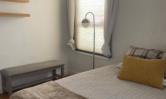 Riviera - Westchester Casa | Cozy 2 bedrm house in charming downtown Bakersfield with AC, fitness area & more