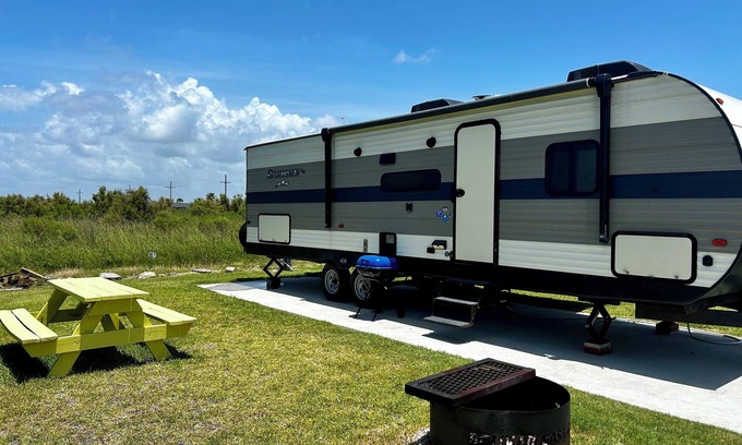 Port Bolivar Casa | Cozy 2-bedroom RV ACROSS FROM THE BEACH in Terrific Bolivar Peninsula w/WiFi, AC