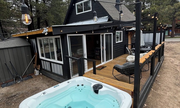 Green Valley Lake Cabina | Cozy 2-bedroom cabin in charming Green Valley Lake with Jacuzzi, AC, EV Charger