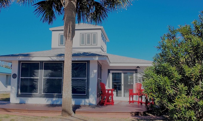 Kiska Beach Cabaña | Cozy 2-bedroom cottage in Sunnyside area of Panama City Beach w/ an ocean view.