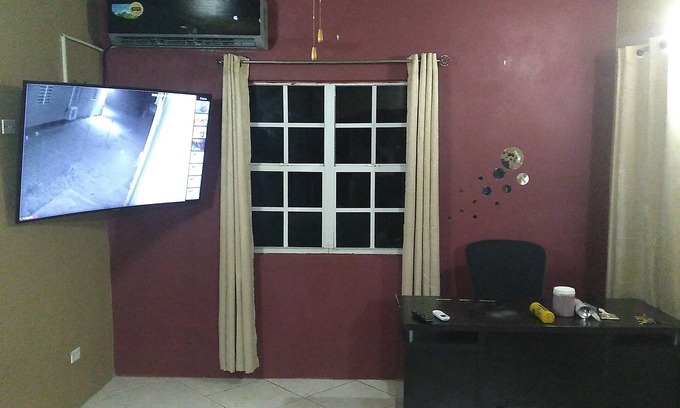 Seatons Apartamento | cozy 2 bedroom 1 bathroom apartment.