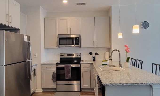 Northeast Raleigh Apartamento | Cozy 2 bedroom 2 bath apartment just 18 minutes away from airport.