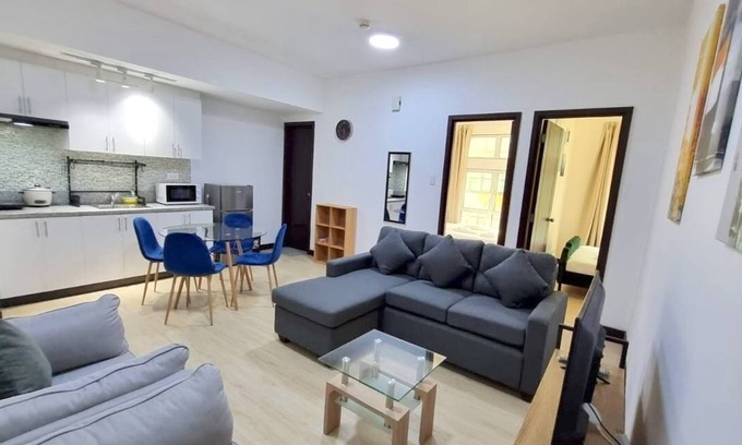 Bangkal Condominio | Cozy 2-Bedroom 2-Bath condo San Lorenzo Place Makati WiFi 4KM NAIA
