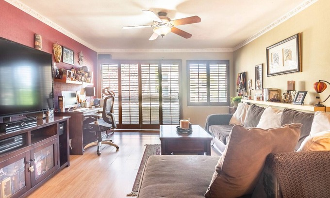 Santa Ana Condominio | Cozy 2 Bedroom-2 Full Bath Condo;Art District DTSA