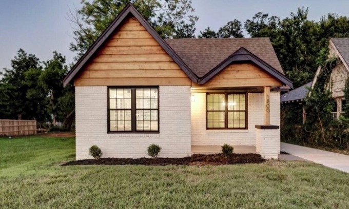 Central Oklahoma City Cabaña | Cozy 2 Bedroom 2 Bath Cottage in Central OKC Pets ✅