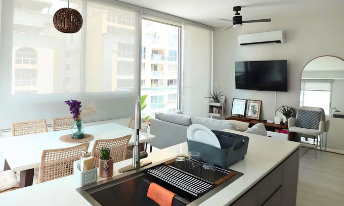 Obarrio Apartamento | Cozy 2-bedroom apartment in the heart of Panama City with pool, laundry, gym, AC