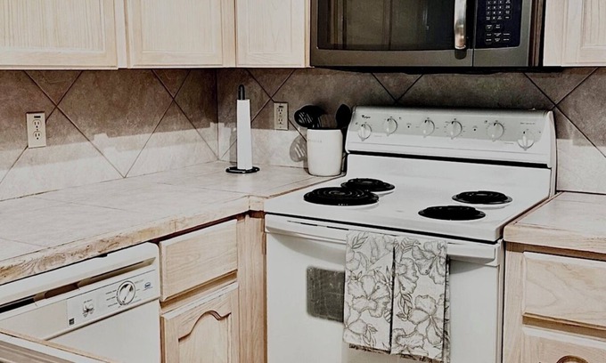 Edinburg Apartamento | Cozy 2-bedroom apartment in lovely Edinburg with WiFi, AC