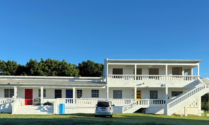 Fitches Creek Apartamento | Cozy 2-bedroom apartment in quiet Fitches Creek with WiFi, AC & hot water shower