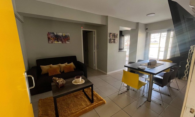 Mendoza City Center Apartamento | Cozy 2-bedroom apartment with parking free, WIFI and AC