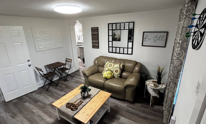Callahan Apartamento | Cozy 2-bedroom apartment with WiFi and AC in downtown Orlando near All