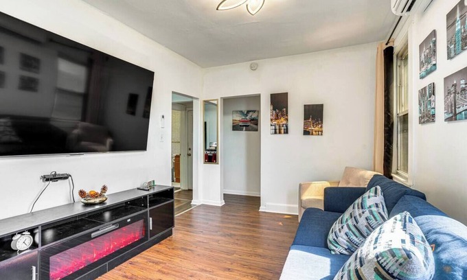 Lodi Apartamento | Cozy 2-bedroom apartment in charming Lodi with AC ,washer and dryer 85 inch TV !