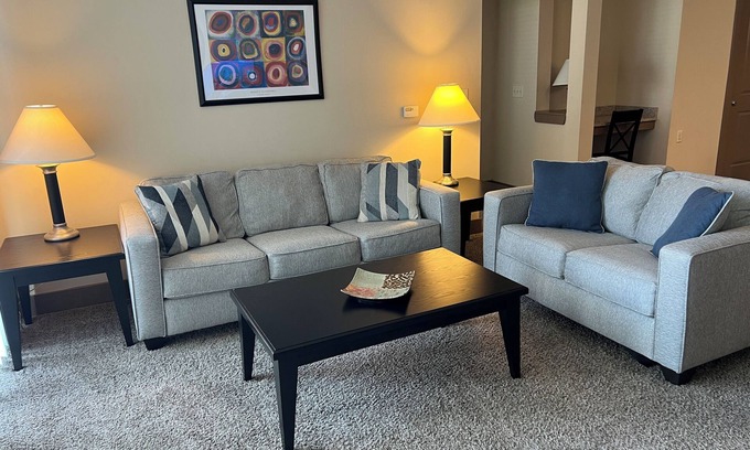Mason Apartamento | Cozy 2-bedroom apartment in marvelous Mason with fitness room, WiFi.