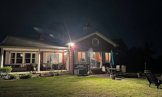 Anchor Bay Harbor Casa | Cozy 2-bedroom bungalow on Lake St Clair with plenty of room to dock your boat!
