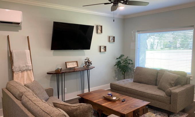 Columbus Casa | Cozy 2 bedroom bungalow
