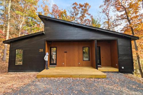 Mount Jackson Chalet De Esquí | Cozy 2-bedroom cabin in welcoming Shenandoah, Basye with WiFi, AC, EV