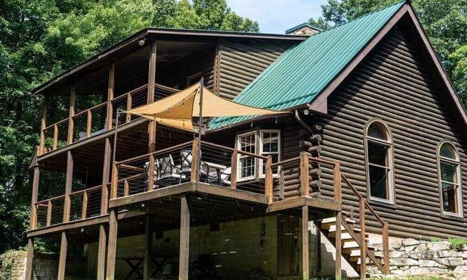 Monterey Cabina | Cozy 2 bedroom cabin nestled in wooded hideaway