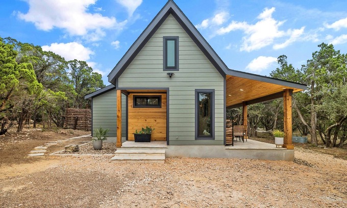 Wimberley Cabina | Cozy 2-bedroom cabin in serene Wimberley with WiFi, AC