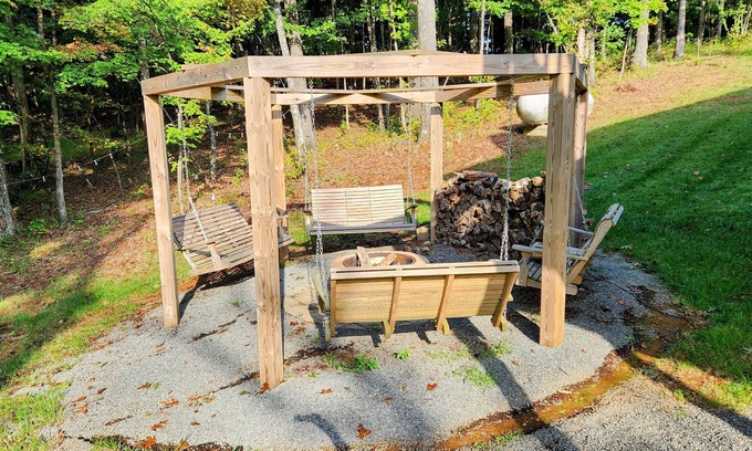 Old Town Cabina | Cozy 2-bedroom cabin with lots of room, AC and WiFi near the Blue Ridge Parkway.