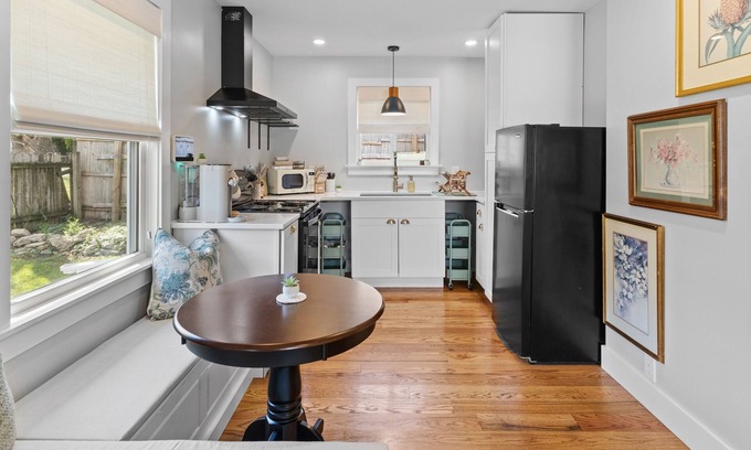 Hadley - Washington Casa | Cozy 2 Bedroom Close to Downtown